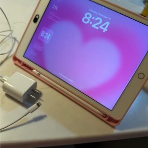 Apple iPad 7 generation 10.2 inch 32gb AND 1st gen Apple Pencil